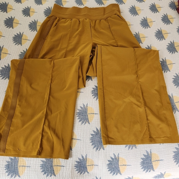 Athleta Nolita Wide Leg Pant Womens Size 10 Gold Pull On Elastic Waist Pockets - Picture 6 of 11